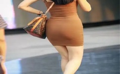 猛烈的抽插她丰满白嫩后面